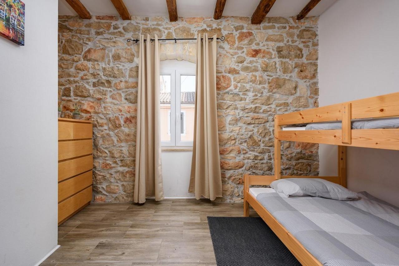 Center House With Apartments Umag Exteriér fotografie